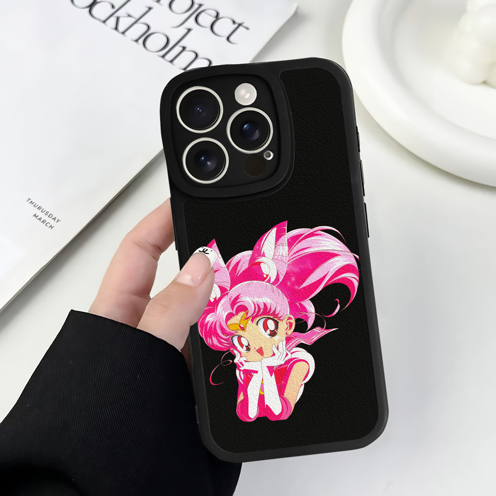 （画像用） 美少女戦士セーラームーン ちびうさ Sailor Moon Chibiusa Tsukino Usagi Small Lady Serenity 【iPhone 16シリーズ対応】シリコンスマホケース（レザー調） 材質：シリコン